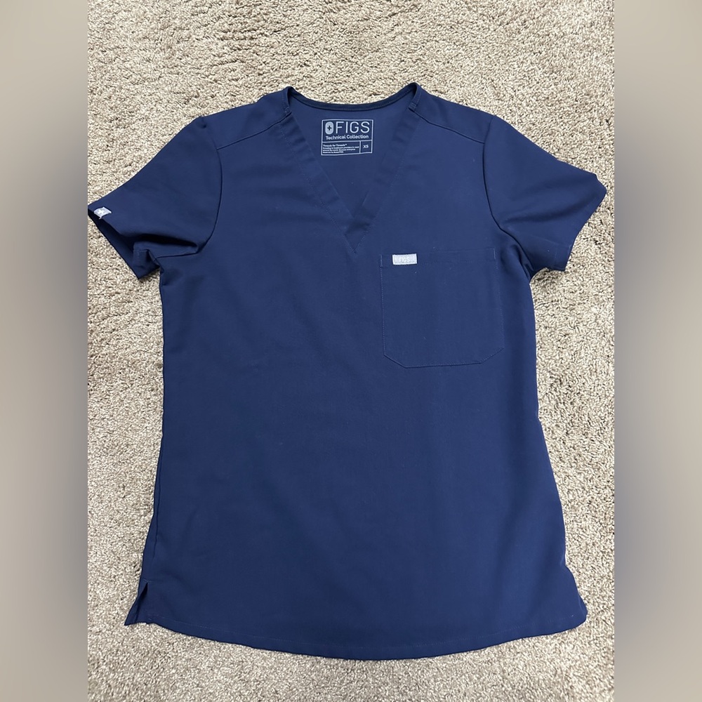 Figs Women’s Catarina One-Pocket Scrub Top, Navy Blue, XS